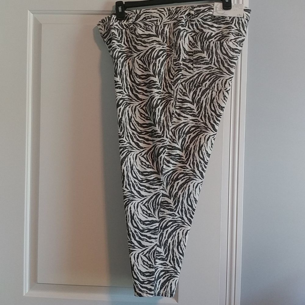 Lightweight cotton Zebra print crops